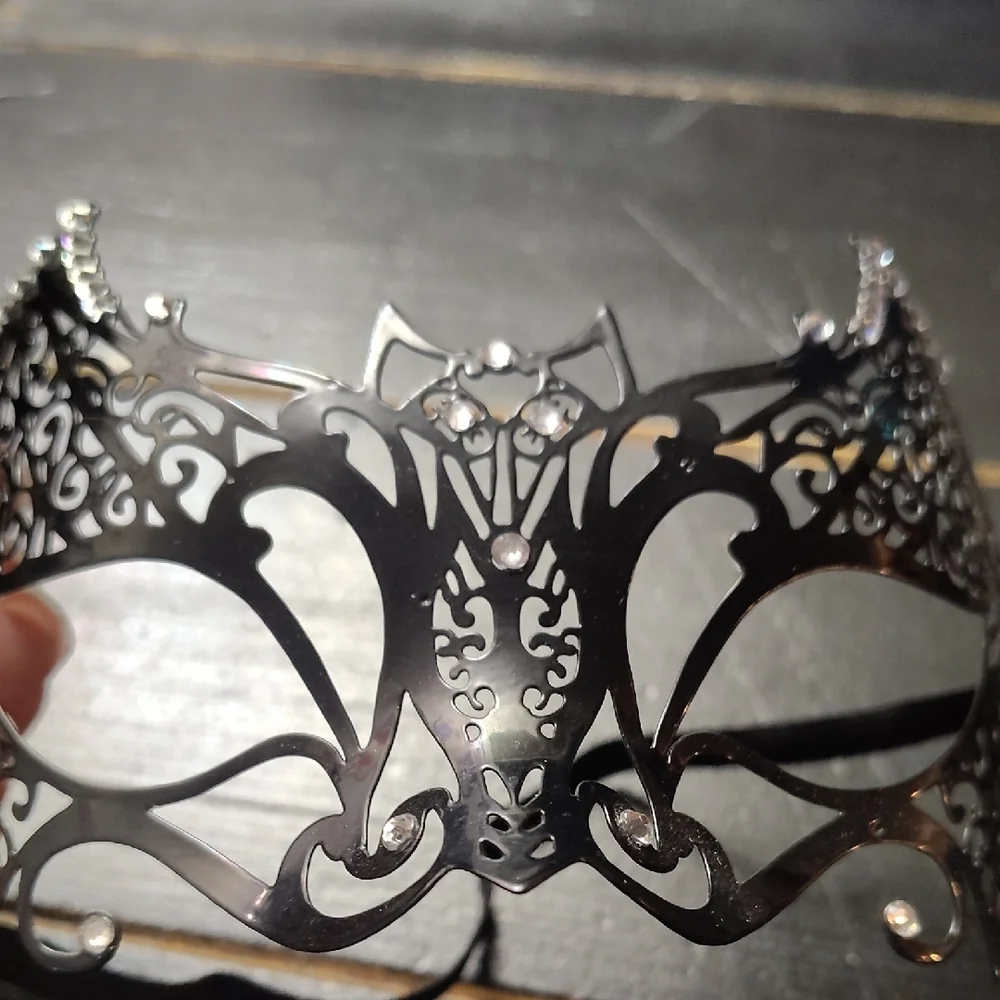 BATMAN METAL Elegant Black Filigree Mask with Rhinestones